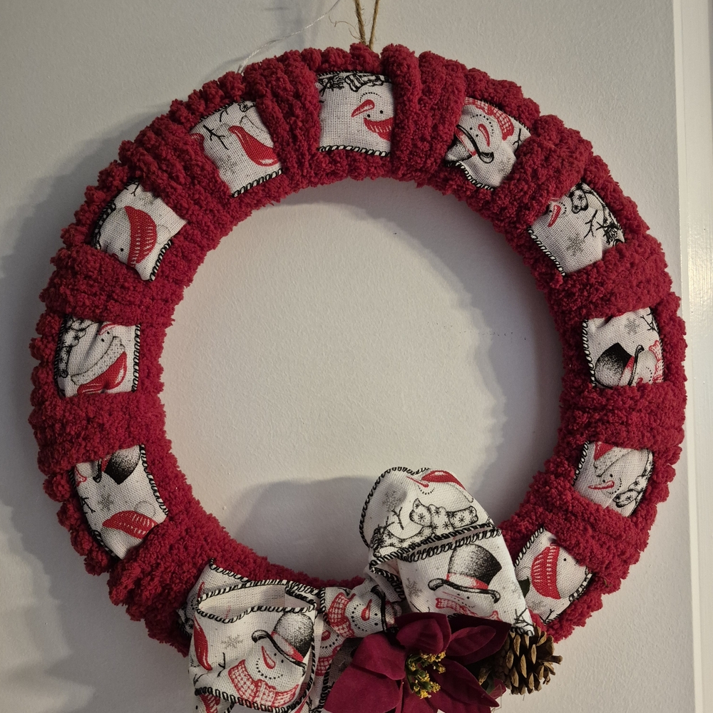Charming Holiday Wreath with Snowman Design